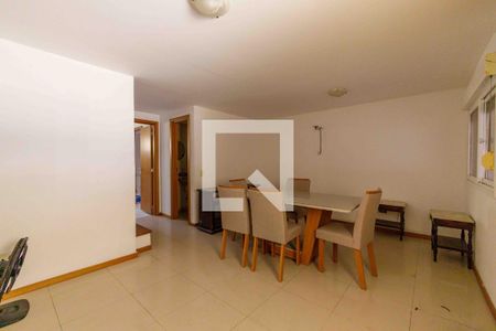 Sala de casa de condomínio para alugar com 3 quartos, 200m² em Vargem Pequena, Rio de Janeiro