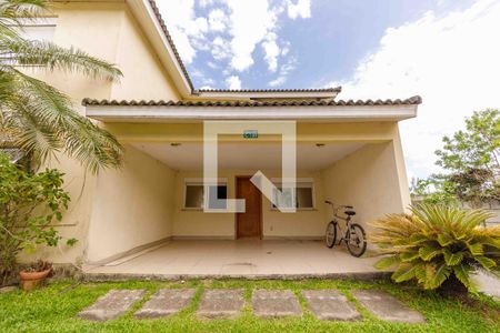 Casa de condomínio para alugar com 200m², 3 quartos e 1 vagaFachada