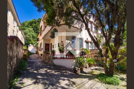 Casa à venda com 187m², 3 quartos e 2 vagasFachada