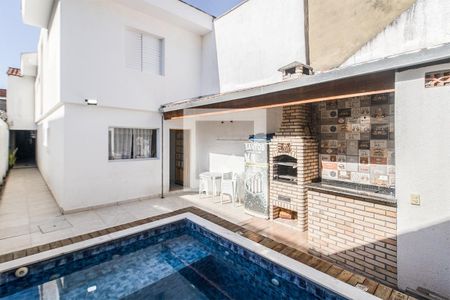 Casa à venda com 200m², 3 quartos e 2 vagas Casa à venda com 200m², 3 quartos e 2 vagaspiscina e churrasqueira