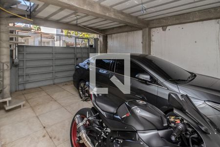 Casa à venda com 200m², 3 quartos e 2 vagas Casa à venda com 200m², 3 quartos e 2 vagasgaragem