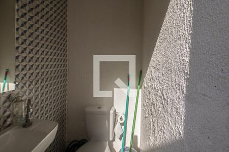 Casa à venda com 200m², 3 quartos e 2 vagas Casa à venda com 200m², 3 quartos e 2 vagasbanheiro piscina