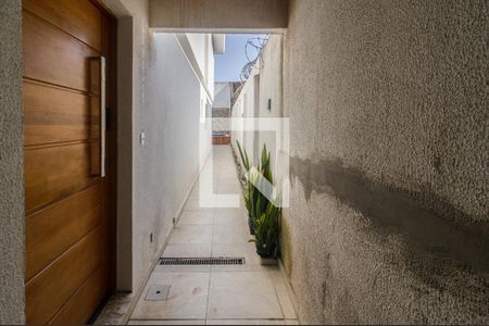 Casa à venda com 200m², 3 quartos e 2 vagas Casa à venda com 200m², 3 quartos e 2 vagascorredor para a piscina e churrasqueira