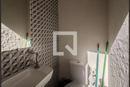 Casa à venda com 200m², 3 quartos e 2 vagas Casa à venda com 200m², 3 quartos e 2 vagasbanheiro piscina