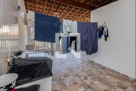 Casa à venda com 200m², 3 quartos e 2 vagas Casa à venda com 200m², 3 quartos e 2 vagasterraço com área de serviço