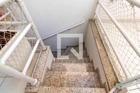 Casa para alugar com 180m², 3 quartos e 8 vagasEscada