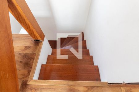 Casa para alugar com 180m², 3 quartos e 8 vagasEscada