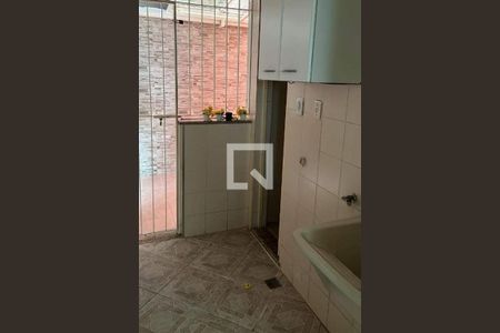 Casa à venda com 108m², 3 quartos e 2 vagas