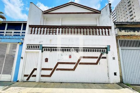 Casa para alugar com 180m², 3 quartos e 2 vagasFachada