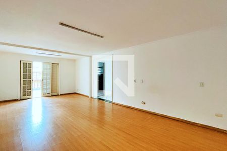 Casa para alugar com 180m², 3 quartos e 2 vagasSuíte
