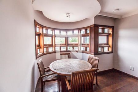 Casa de condomínio à venda com 650m², 4 quartos e 4 vagasCopa