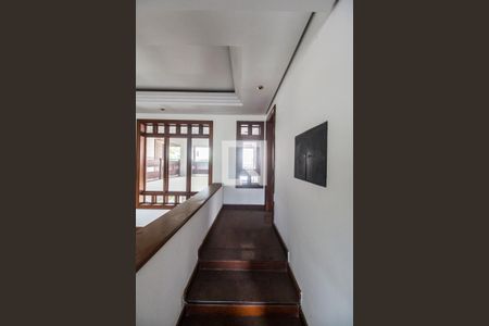 Casa de condomínio à venda com 650m², 4 quartos e 4 vagasEscada