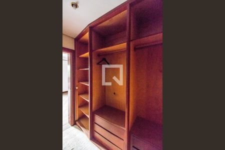 Casa de condomínio à venda com 650m², 4 quartos e 4 vagasCloset da suíte 1