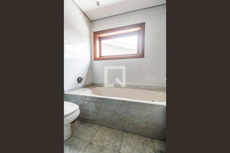 Casa de condomínio à venda com 650m², 4 quartos e 4 vagasBanheiro da Suíte 2