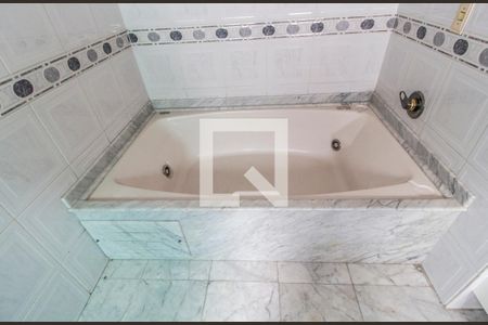 Casa de condomínio à venda com 650m², 4 quartos e 4 vagasDetalhe do Banheiro da Suite