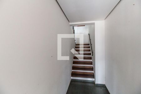 Casa de condomínio à venda com 650m², 4 quartos e 4 vagasEscada