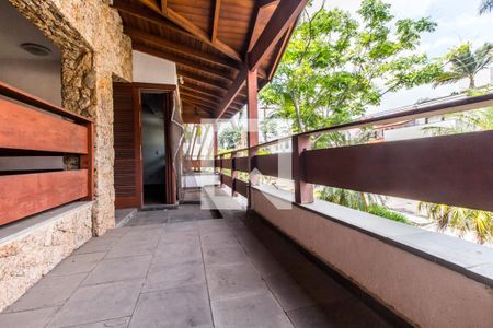 Casa de condomínio à venda com 650m², 4 quartos e 4 vagasVaranda