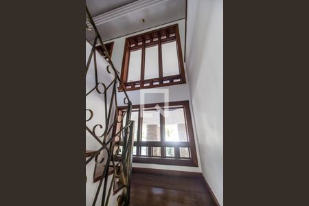 Casa de condomínio à venda com 650m², 4 quartos e 4 vagasEscada