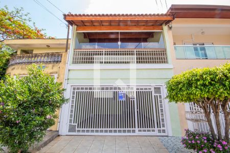 Casa à venda com 213m², 2 quartos e 3 vagas Casa à venda com 213m², 2 quartos e 3 vagasFachada