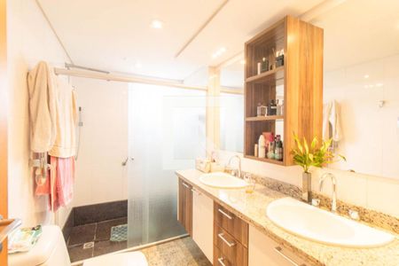 Apartamento para alugar com 178m², 4 quartos e 3 vagas Apartamento para alugar com 178m², 4 quartos e 3 vagasBanheiro da Suíte 1