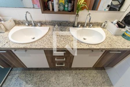 Apartamento para alugar com 178m², 4 quartos e 3 vagas Apartamento para alugar com 178m², 4 quartos e 3 vagasBanheiro da Suíte 1