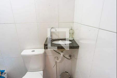 Banheiro de Serviço de casa à venda com 2 quartos, 120m² em Vila Cecilia Maria, Santo André
