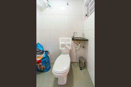 Casa à venda com 120m², 2 quartos e 2 vagas Casa à venda com 120m², 2 quartos e 2 vagasBanheiro de Serviço