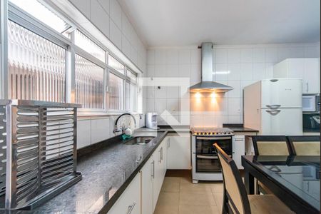 Casa à venda com 120m², 2 quartos e 2 vagas Casa à venda com 120m², 2 quartos e 2 vagasCozinha