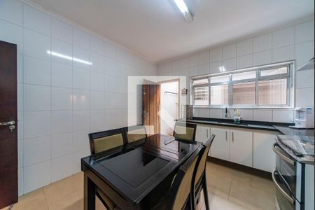 Casa à venda com 120m², 2 quartos e 2 vagas Casa à venda com 120m², 2 quartos e 2 vagasCozinha