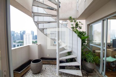 Apartamento à venda com 155m², 2 quartos e 2 vagas Apartamento à venda com 155m², 2 quartos e 2 vagasEscada