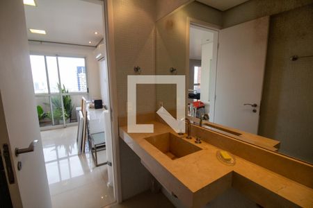Apartamento à venda com 155m², 2 quartos e 2 vagas Apartamento à venda com 155m², 2 quartos e 2 vagasBanheiro da Suíte