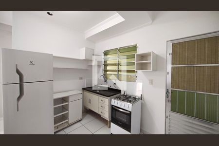 Sala / Cozinha de casa para alugar com 1 quarto, 45m² em Vila Isolina Mazzei, São Paulo