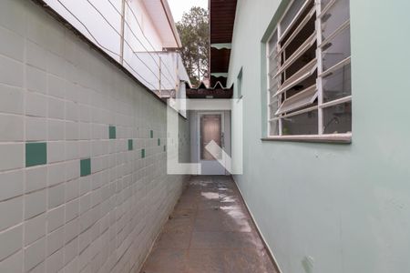 Casa à venda com 204m², 2 quartos e 2 vagasCorredor Lateral