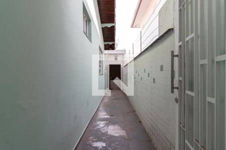 Casa à venda com 204m², 2 quartos e 2 vagasCorredor Lateral