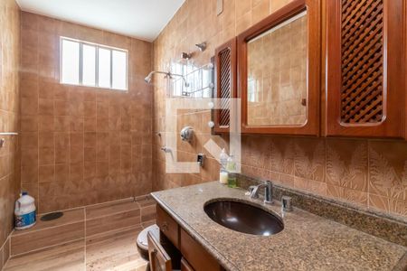 Casa à venda com 204m², 2 quartos e 2 vagasBanheiro