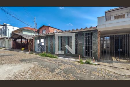 Casa à venda com 204m², 2 quartos e 2 vagasFachada