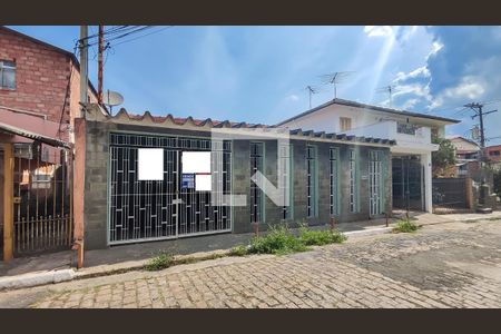 Casa à venda com 204m², 2 quartos e 2 vagasFachada