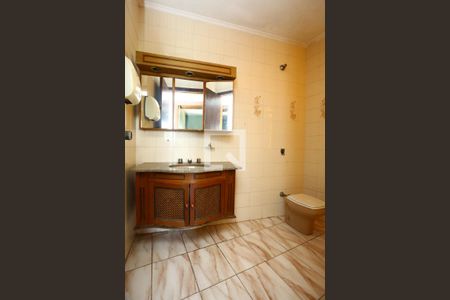 Casa à venda com 200m², 3 quartos e 2 vagasBanheiro da Suíte