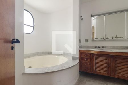 Apartamento à venda com 362m², 4 quartos e 4 vagasBanheiro 1 - Suíte
