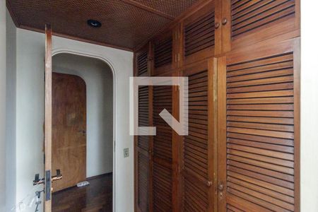 Apartamento à venda com 362m², 4 quartos e 4 vagasRoupeiro