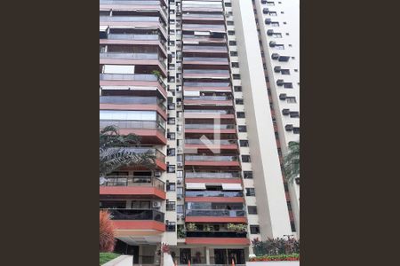 Apartamento à venda com 85m², 3 quartos e 2 vagas Apartamento à venda com 85m², 3 quartos e 2 vagasFachada