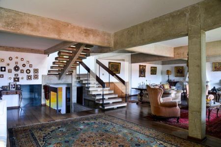 Casa à venda com 680m², 5 quartos e 4 vagasFoto 03