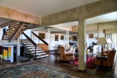 Casa à venda com 680m², 5 quartos e 4 vagasFoto 04