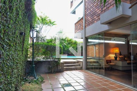 Casa à venda com 680m², 5 quartos e 4 vagasFoto 21