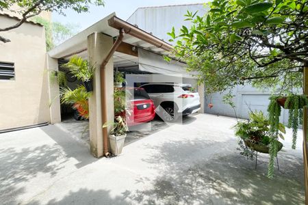 Casa à venda com 300m², 3 quartos e 4 vagas Casa à venda com 300m², 3 quartos e 4 vagasGaragem