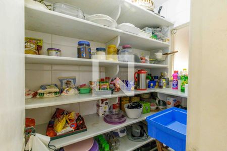 Casa de condomínio à venda com 365m², 5 quartos e 4 vagasDespensa