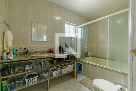 Casa de condomínio à venda com 365m², 5 quartos e 4 vagasBanheiro da Suíte 1