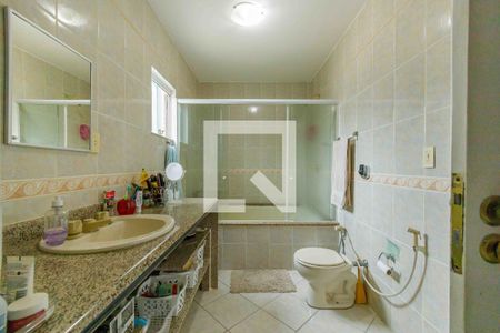 Casa de condomínio à venda com 365m², 5 quartos e 4 vagasBanheiro da Suíte 1