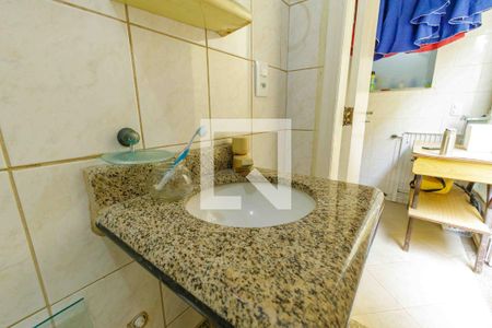 Casa de condomínio à venda com 365m², 5 quartos e 4 vagasBanheiro de Serviço