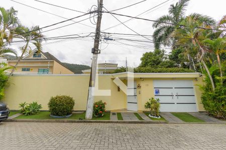 Casa de condomínio à venda com 365m², 5 quartos e 4 vagasFachada